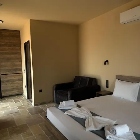 Rcr The Stones Apartament Flogita